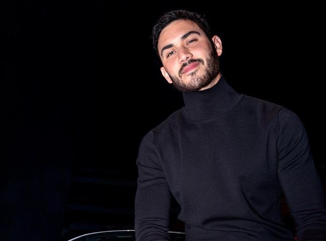 Fueron al tianguis y se encontraron a Alejandro Speitzer disfrutando una michelada